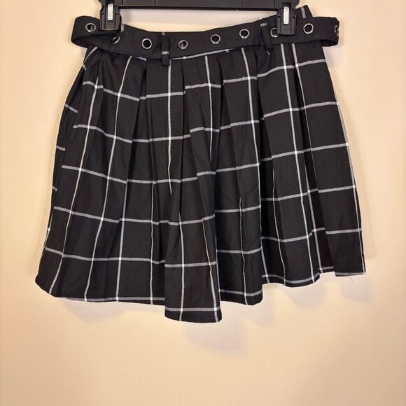 Hot Topic Black with White Window Pane Plaid Pleated Mini Skirt Small - Picture 2 of 3